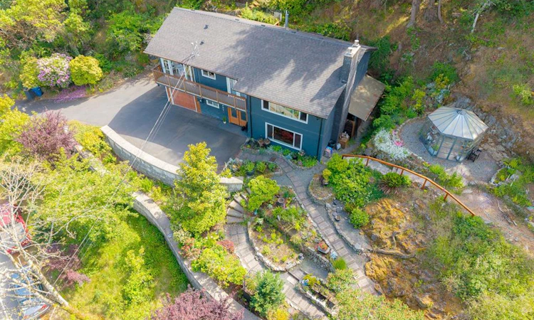 3583 Hammond Bay Road