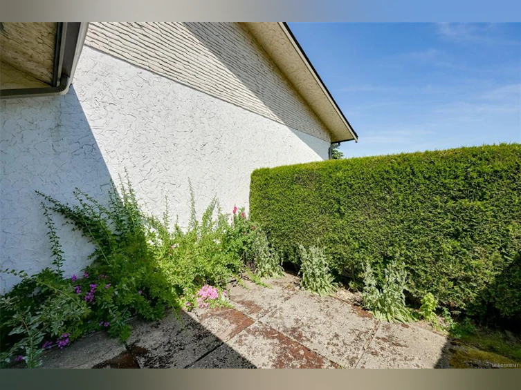 15-3968 Cedar Hill Road, Saanich, BC, V8N 3B8 - 15