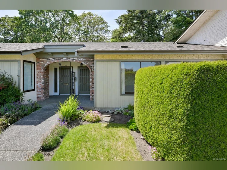 15-3968 Cedar Hill Road, Saanich, BC, V8N 3B8 - 47