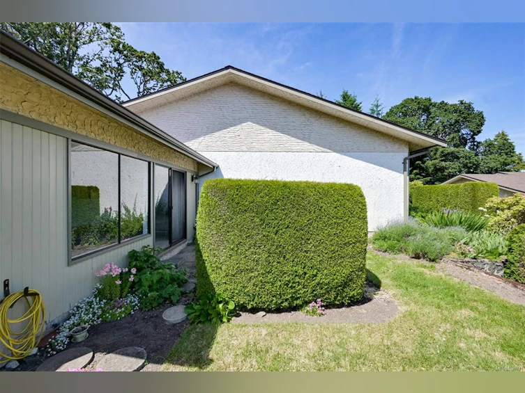 15-3968 Cedar Hill Road, Saanich, BC, V8N 3B8 - 18