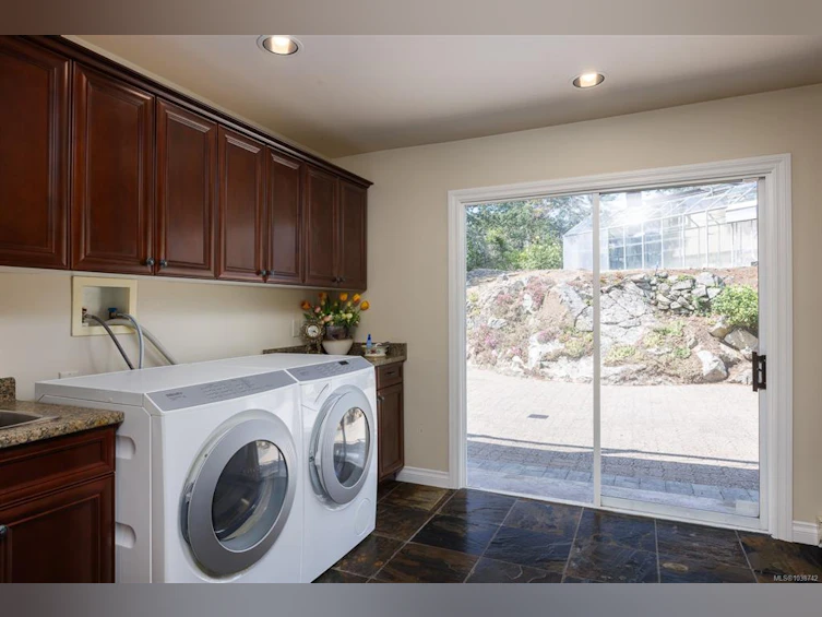 2495 Shannon Place, Saanich, BC, V8N 1X2 - 34