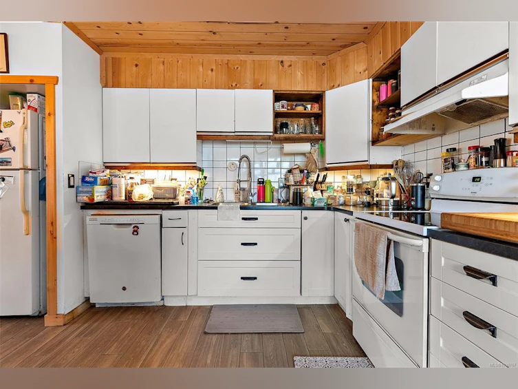 3176 Balfour Avenue, Victoria, BC, V9A 1S1 - 3