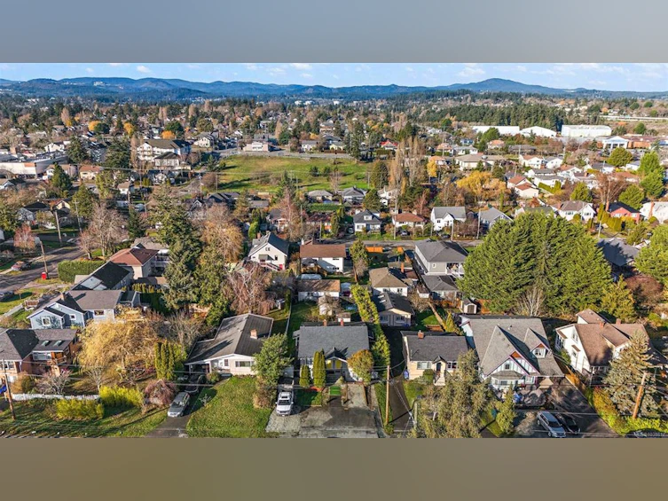 3020-3022 Donald Street, Saanich, BC, V9A 1Y2 - 3