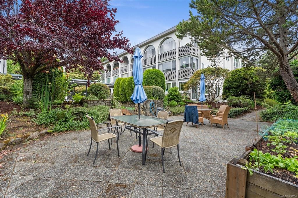 205-2040 White Birch Road, Sidney, BC, V8L 2R1