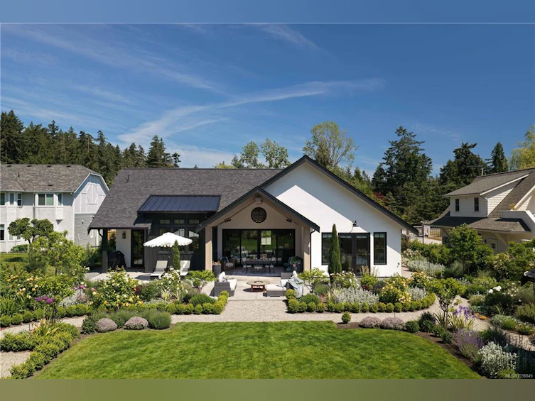 839 Clayton Road, North Saanich, BC, V8L 5M3