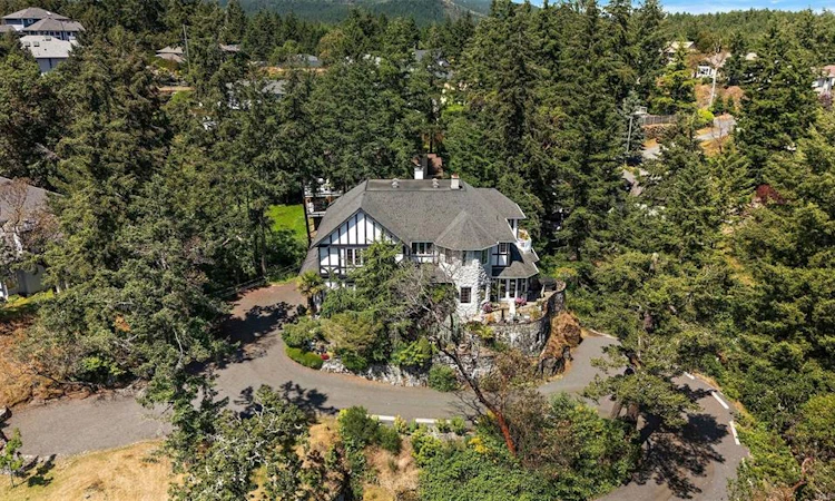 405 Coralee Place