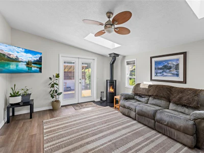 787 Barclay Crescent - 5