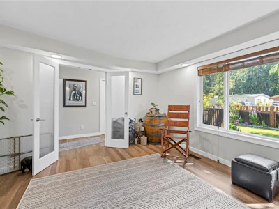 787 Barclay Crescent - 3