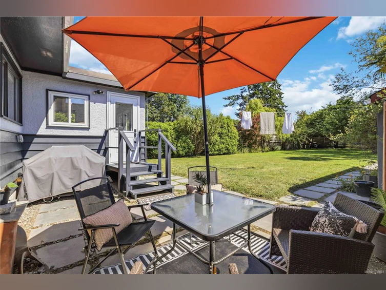 1735 Newton Street, Saanich, BC, V8R 2R1 - 29