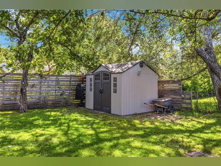 1735 Newton Street, Saanich, BC, V8R 2R1 - 35