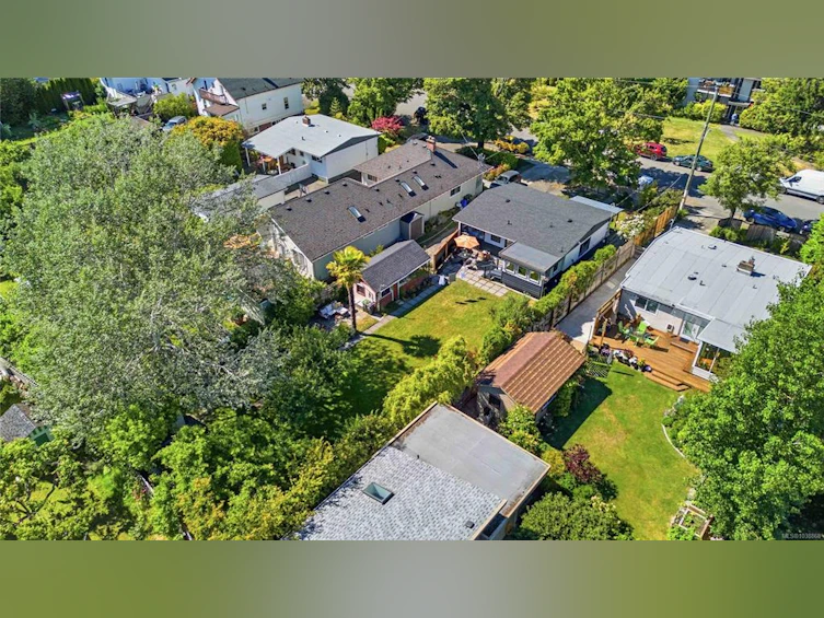 1735 Newton Street, Saanich, BC, V8R 2R1 - 41