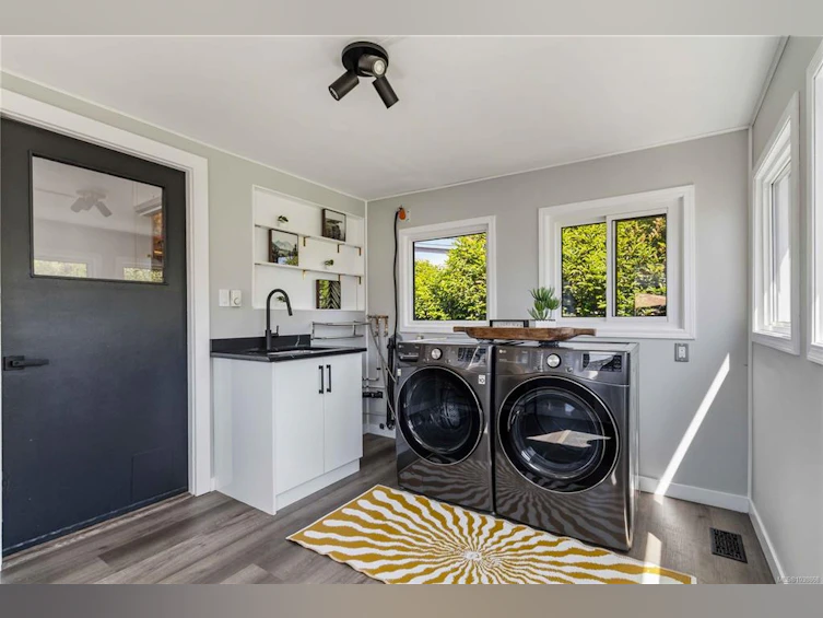 1735 Newton Street, Saanich, BC, V8R 2R1 - 24