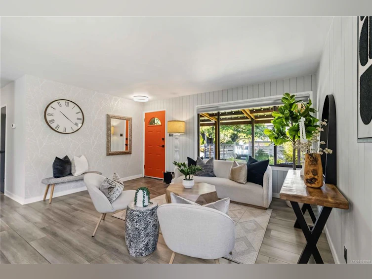 1735 Newton Street, Saanich, BC, V8R 2R1 - 4