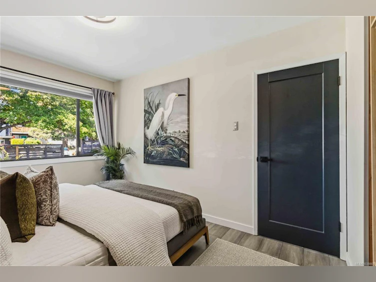 1735 Newton Street, Saanich, BC, V8R 2R1 - 17