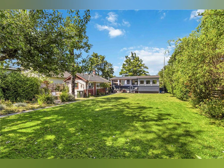 1735 Newton Street, Saanich, BC, V8R 2R1 - 26