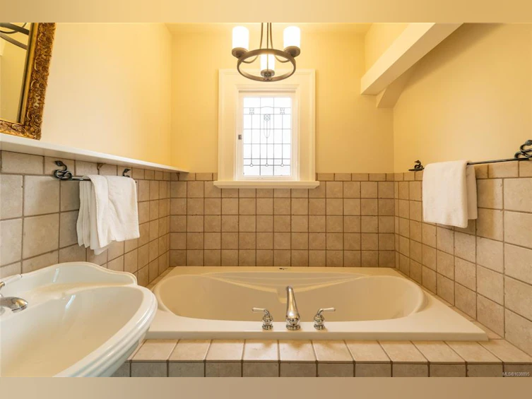 71 Linden Avenue, Victoria, BC, V8V 4C9 - 37