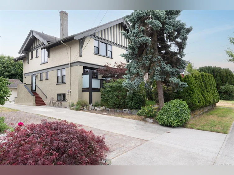 71 Linden Avenue, Victoria, BC, V8V 4C9 - 2