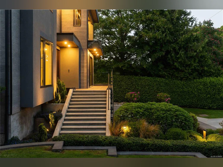 374 Sunset Avenue, Oak Bay, BC, V8S 4L2 - 4
