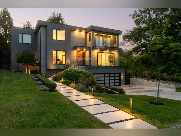 374 Sunset Avenue, Oak Bay, BC, V8S 4L2