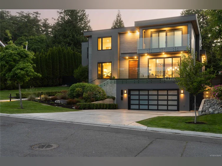 374 Sunset Avenue, Oak Bay, BC, V8S 4L2 - 2