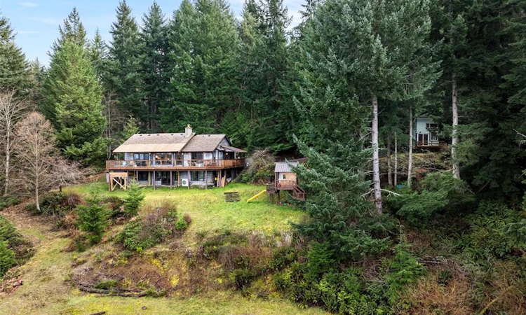 1691 Strathcona Heights Road
