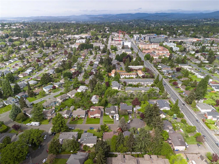 3955 Emerald Place, Saanich, BC, V8P 4T8 - 32