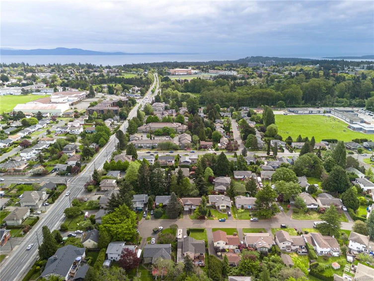 3955 Emerald Place, Saanich, BC, V8P 4T8 - 30