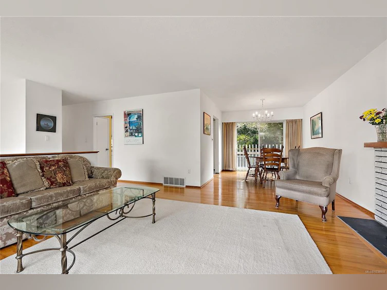 3955 Emerald Place, Saanich, BC, V8P 4T8 - 9