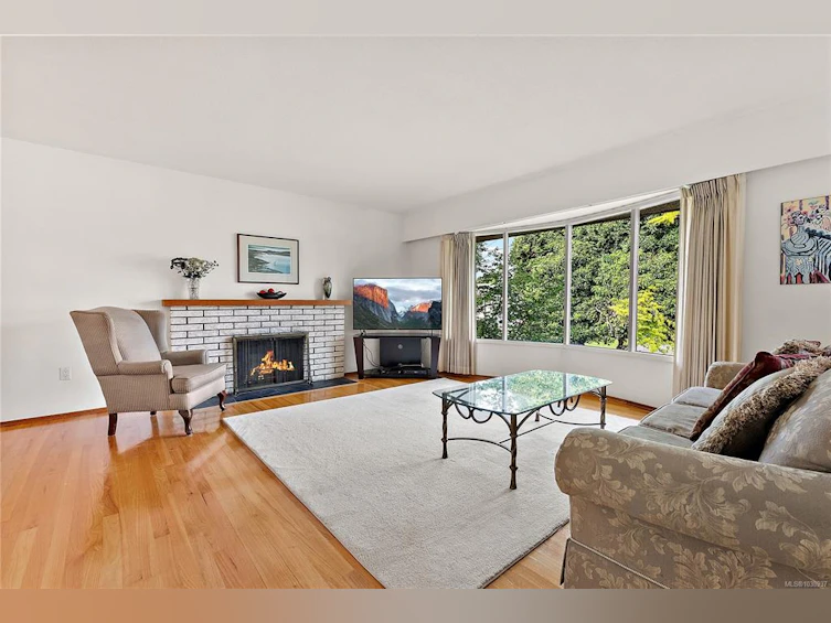 3955 Emerald Place, Saanich, BC, V8P 4T8 - 2