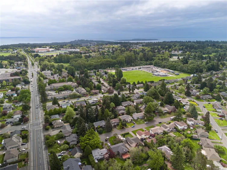 3955 Emerald Place, Saanich, BC, V8P 4T8 - 31
