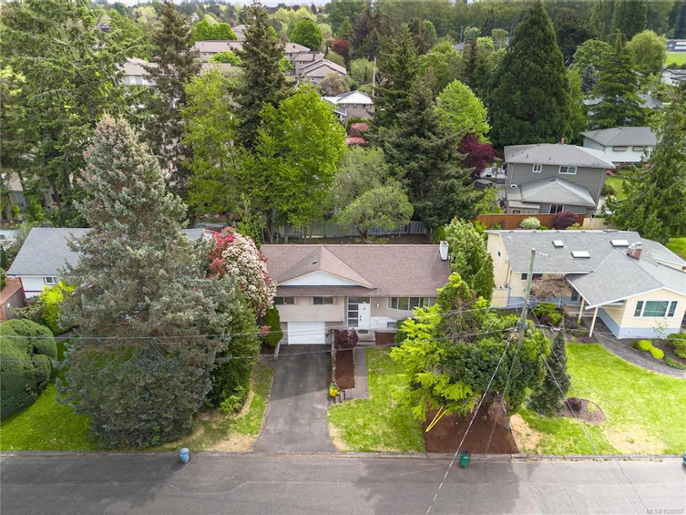 3955 Emerald Place, Saanich, BC, V8P 4T8 - 29