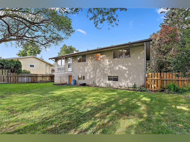 3955 Emerald Place, Saanich, BC, V8P 4T8 - 6