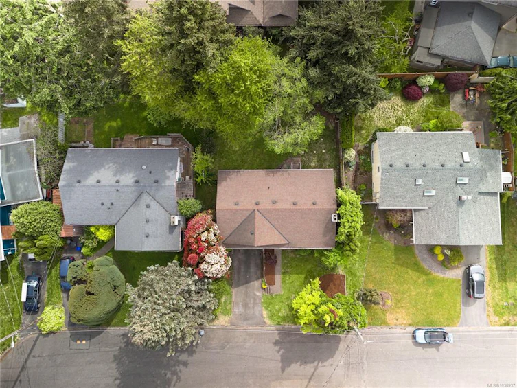 3955 Emerald Place, Saanich, BC, V8P 4T8 - 35