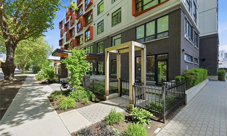 101-629 Speed Avenue