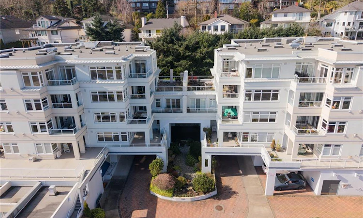 306-5110 Cordova Bay Road