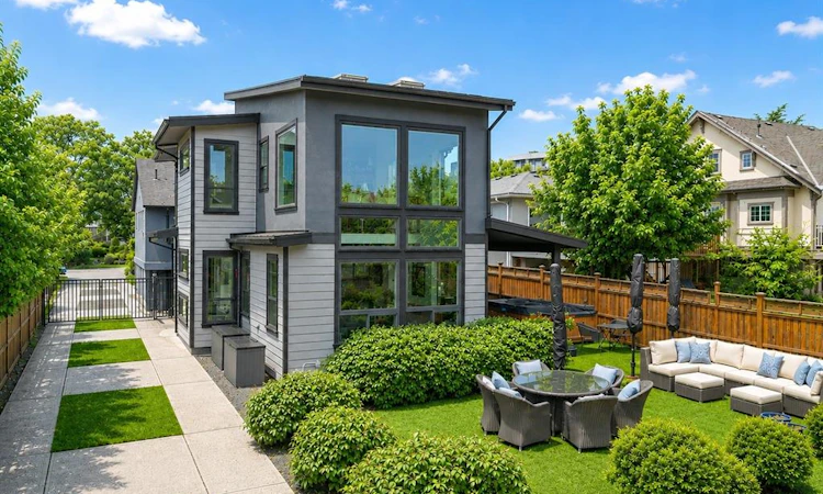 838 Old Esquimalt Road