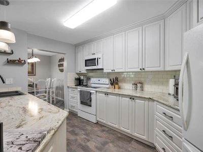 204-770 Poplar Street - 3