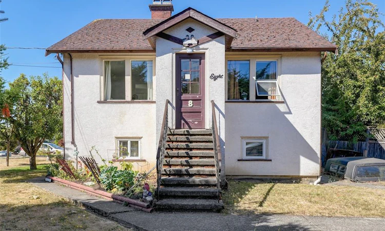 8 Camden Avenue