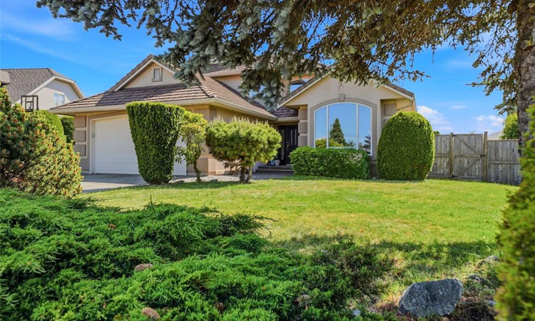 1096 Aery View Way