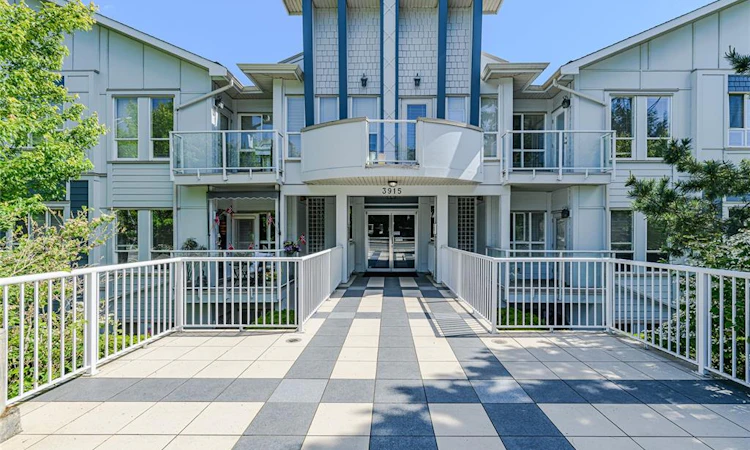 205-3915 Carey Road