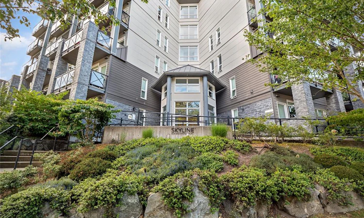 410-924 Esquimalt Road
