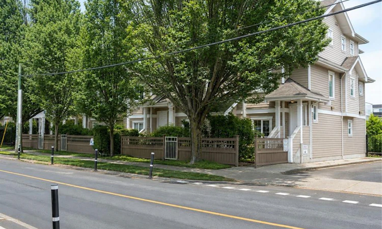13-1043 Caledonia Avenue
