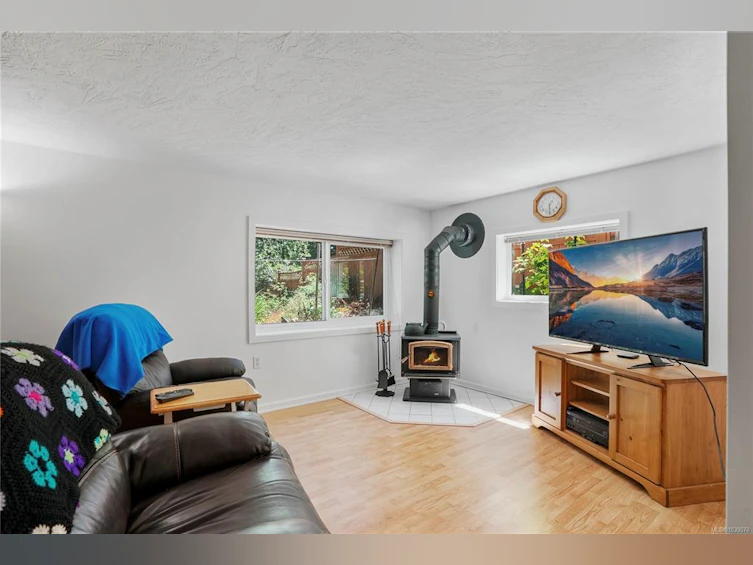 4921 Townsend Drive, Saanich, BC, V8Z 5P2 - 25