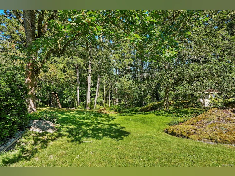 4921 Townsend Drive, Saanich, BC, V8Z 5P2 - 32