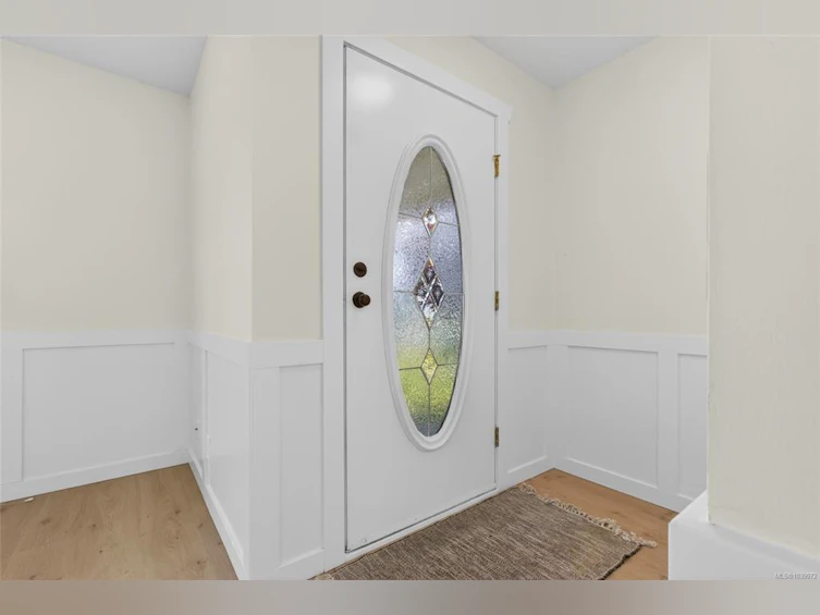 3302 Ninth Street, Cumberland, BC, V0R 1S0 - 3