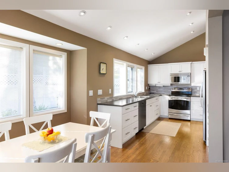 10652 Madrona Drive, North Saanich, BC, V8L 5L8 - 8