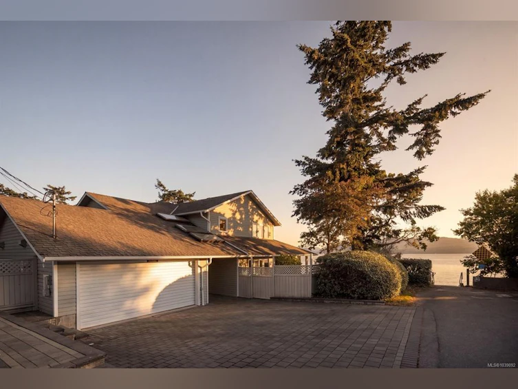 10652 Madrona Drive, North Saanich, BC, V8L 5L8 - 39