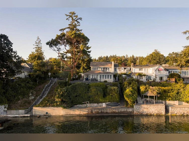 10652 Madrona Drive, North Saanich, BC, V8L 5L8