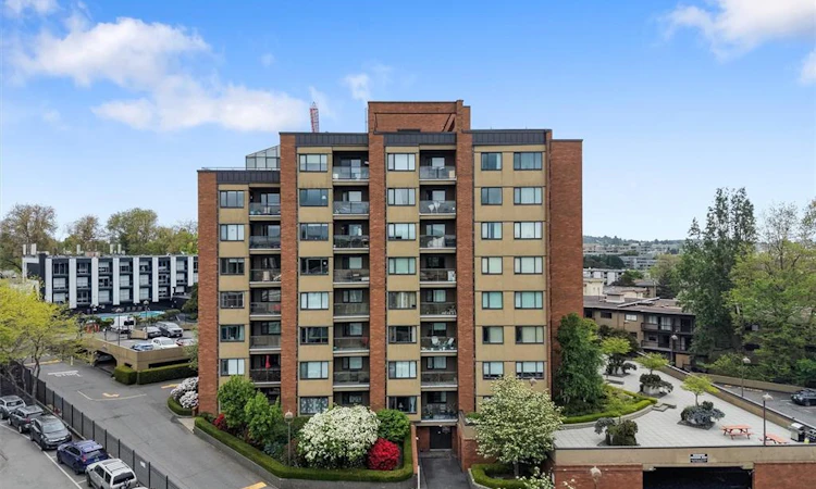 104-103 E Gorge Road