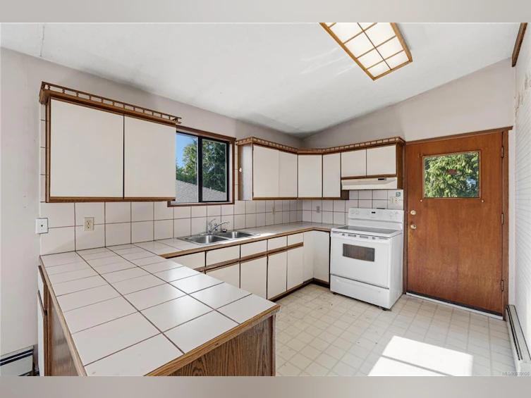 3020 Dolphin Drive, Nanoose, BC, V9P 9J3 - 3